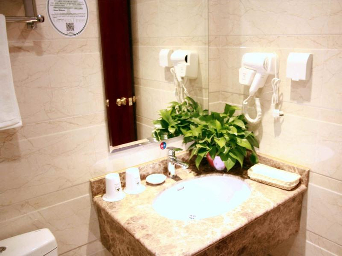 Bathroom 4, GREENTREE INN BEIJING NANSIHUAN XINFADI HOTEL, Beijing