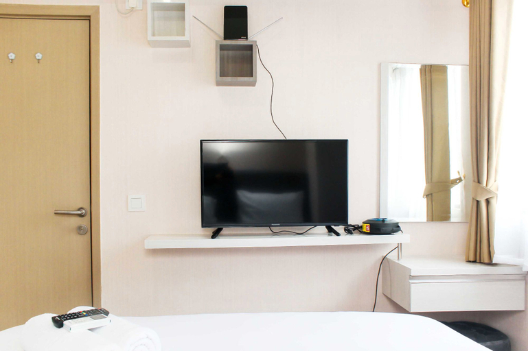 Bedroom 5, Comfort and Spacious 2BR at Meikarta Apartment By Travelio, Cikarang