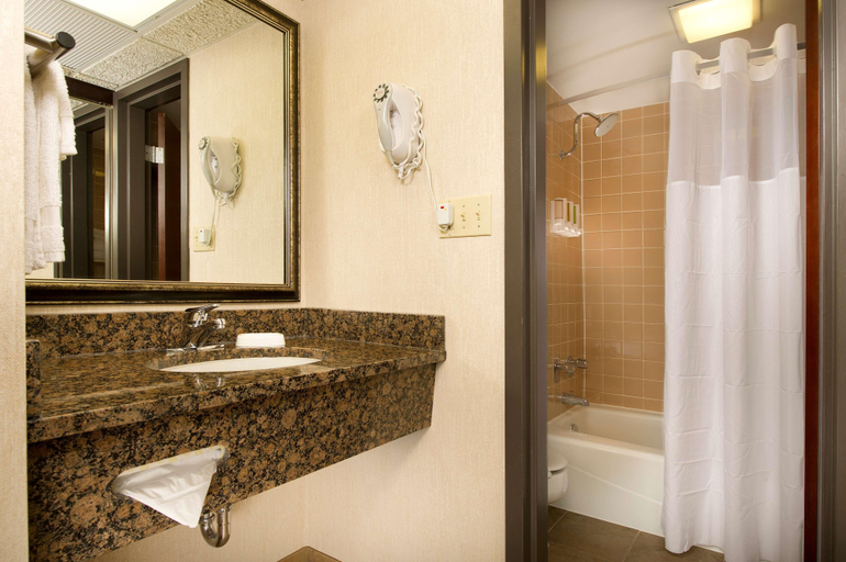 Bathroom, Drury Inn Suites Kansas City Shawnee Mission, Kansas City