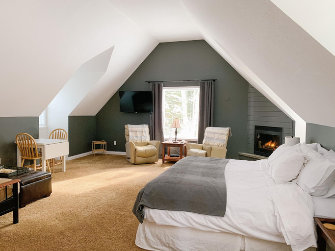 Bedroom 2, The Inn at the Ninth Hole B&B, Columbia-Shuswap