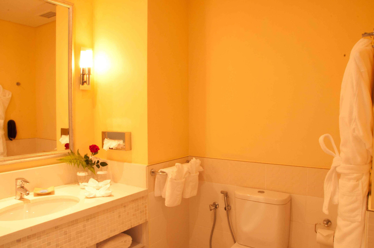 Bathroom 5, Salalah Gardens Hotel by Safir Hotels and Resorts, Salalah