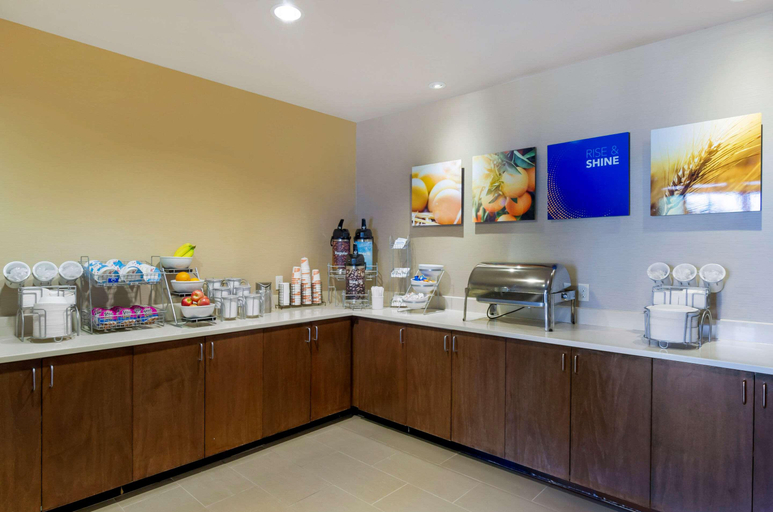 Food & Drinks 5, Comfort Inn & Suites Lynchburg Area, Campbell