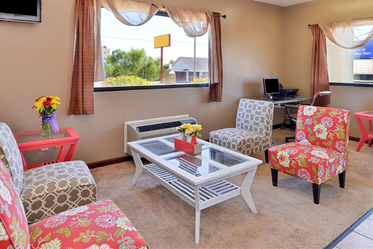 Public Area 2, Days Inn & Suites by Wyndham Byram, Hinds