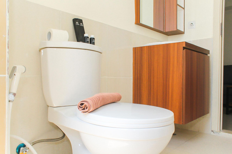 Bathroom, Comfortable and Homey 3BR at Meikarta Apartment By Travelio, Cikarang