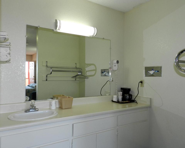 Bathroom 4, High Desert Motel Joshua Tree National Park, San Bernardino