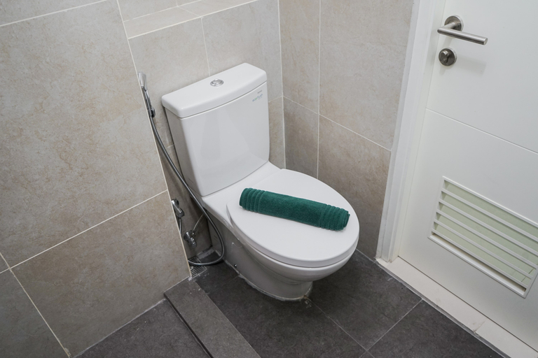 Bathroom 5, Cozy 1BR at The Ayoma Apartment By Travelio, Tangerang Selatan