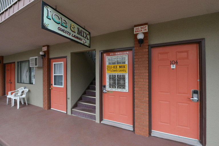 Public Area 2, Canadas Best Value Inn & Suites Vernon, North Okanagan
