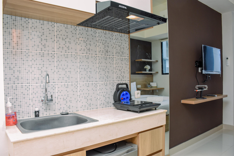 Others 4, Comfy Studio Room at Evenciio Margonda Apartment By Travelio, Depok