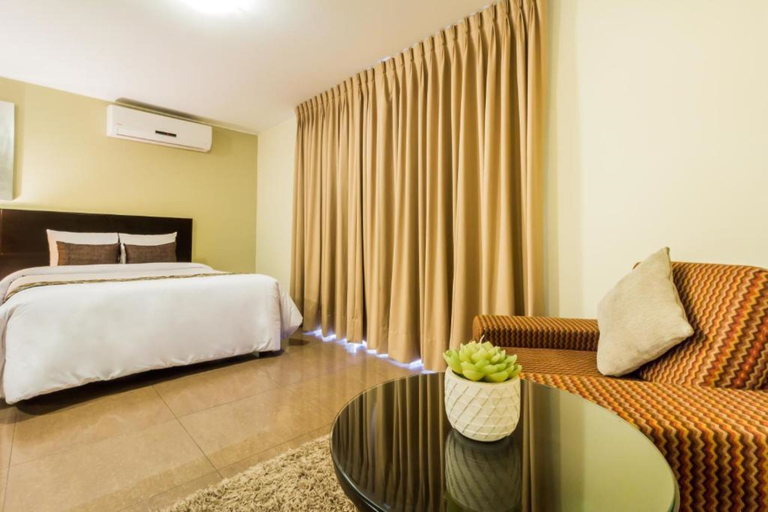 Bedroom, El Tambo Uno, Lima