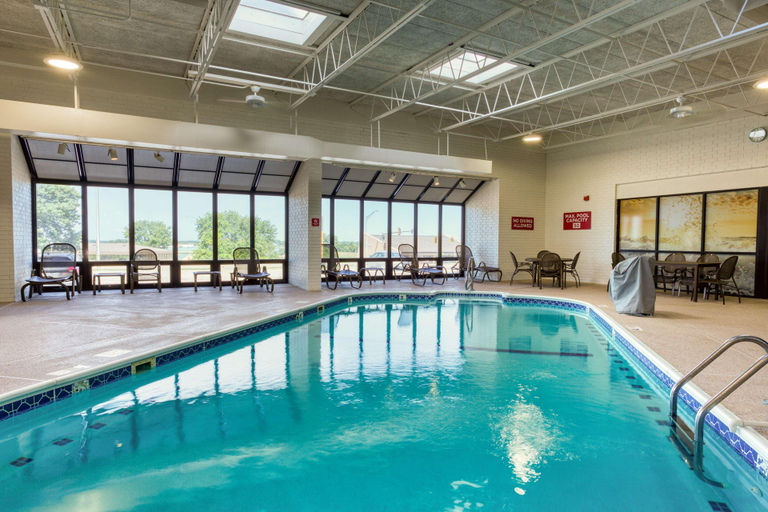 Sport & Beauty, Drury Inn St Louis Collinsville, Madison
