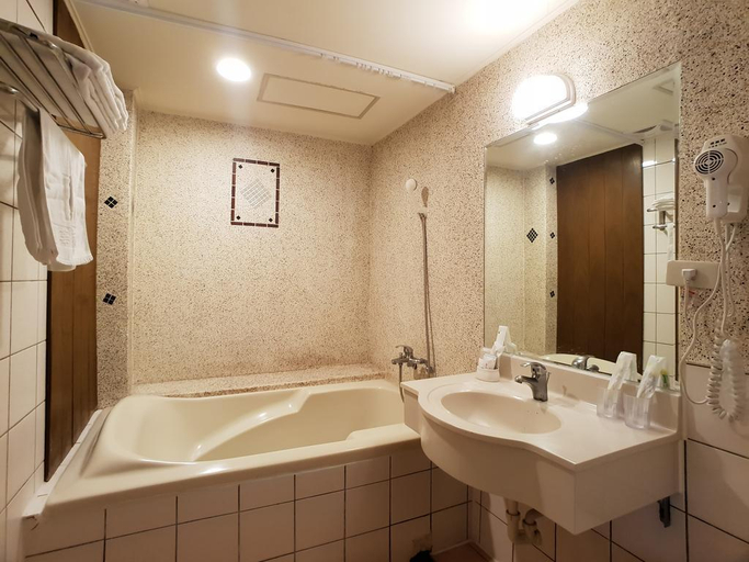 Bathroom, The First Plaza Hotel, Taichung