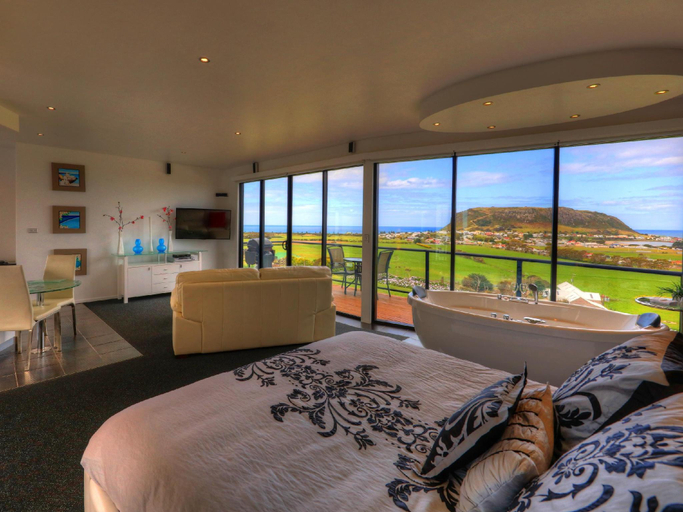 Public Area, Horizon Deluxe Apartments, Circular Head