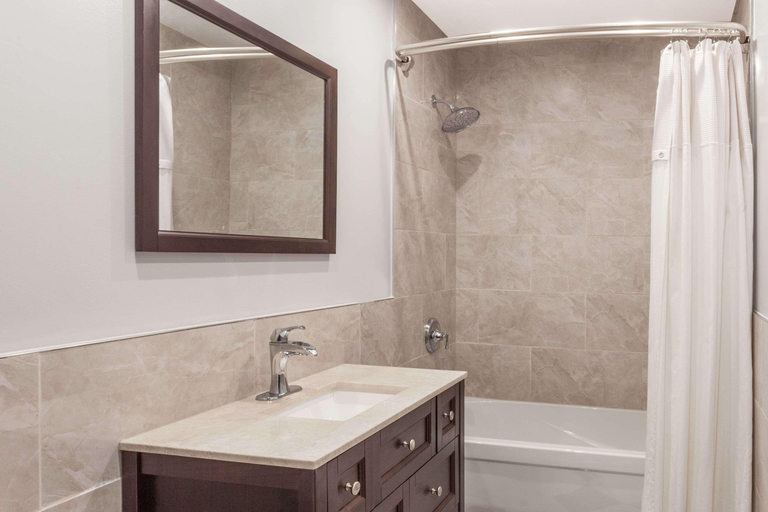 Bathroom 4, Knights Inn Kingston, Frontenac