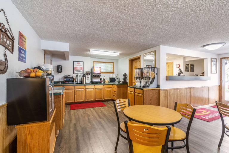 Public Area 2, Econo Lodge Miles City I-94, Custer