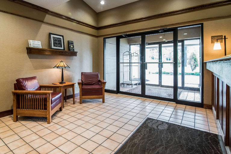 Public Area 3, Clarion Inn & Suites Cortland - University Area, Cortland