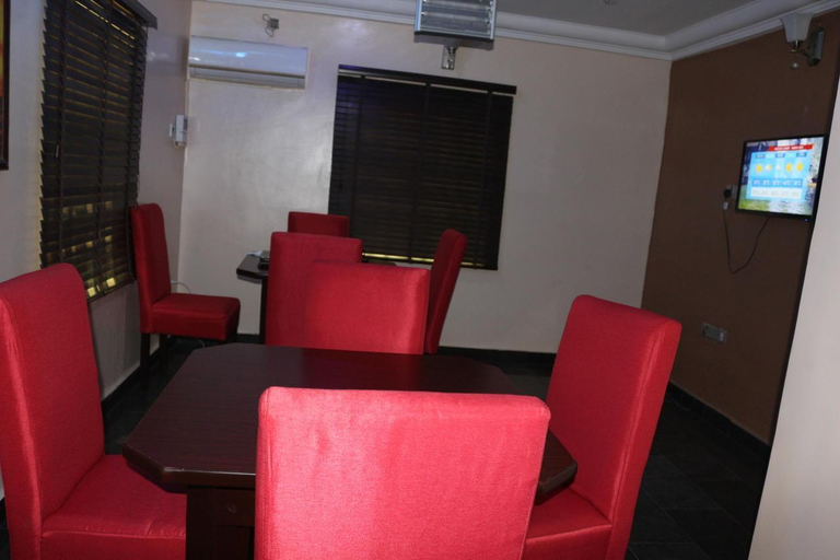 Food & Drinks, TommsVille Hotels, Uyo