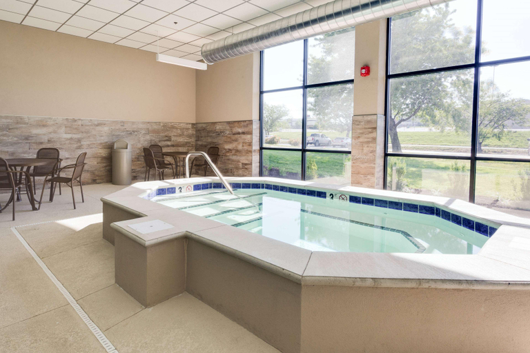 Sport & Beauty 5, Drury Inn Suites Kansas City Shawnee Mission, Kansas City