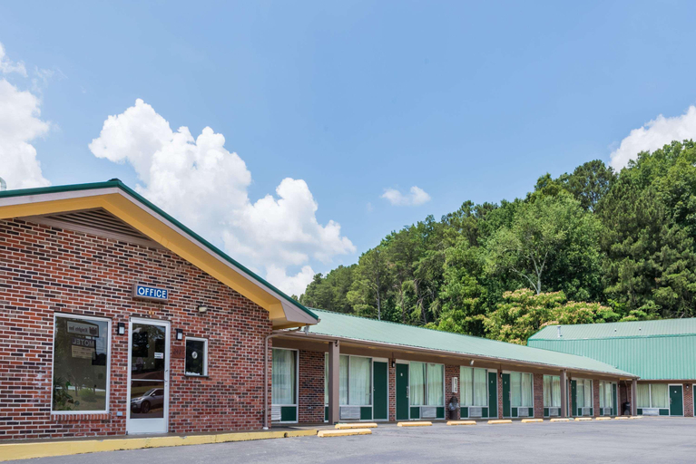 Exterior & Views 2, Knights Inn Cleveland, TN, Bradley