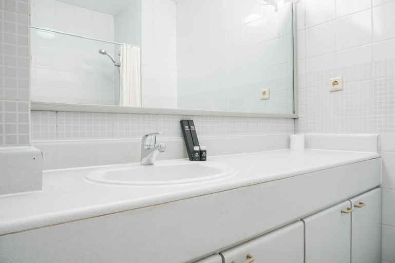Comfortable 2BR at Palm Court Apartment By Travelio, Jakarta Selatan