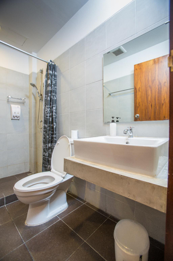 Bathroom 4, Give Me 5 Hostel, Muang Chiang Mai