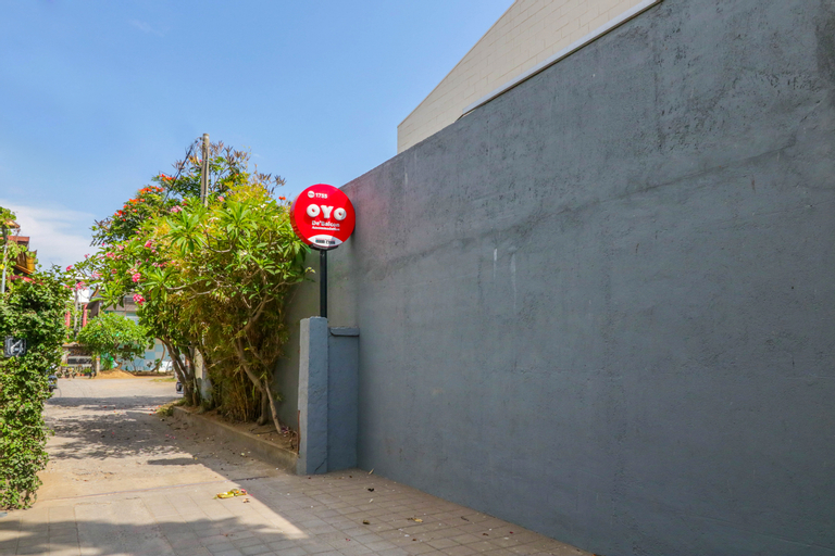 Exterior & Views 2, Super OYO 1755 De'balcon Accomodation Near Ngurah Rai Airport, Badung