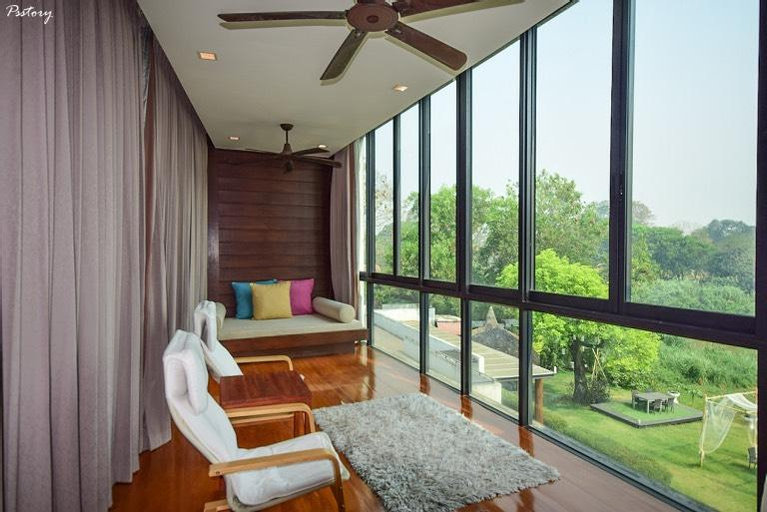 Exterior & Views 15