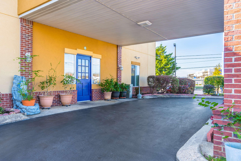 Exterior & Views 2, Suburban Studios Chattanooga Northeast - Ooltewah, Hamilton