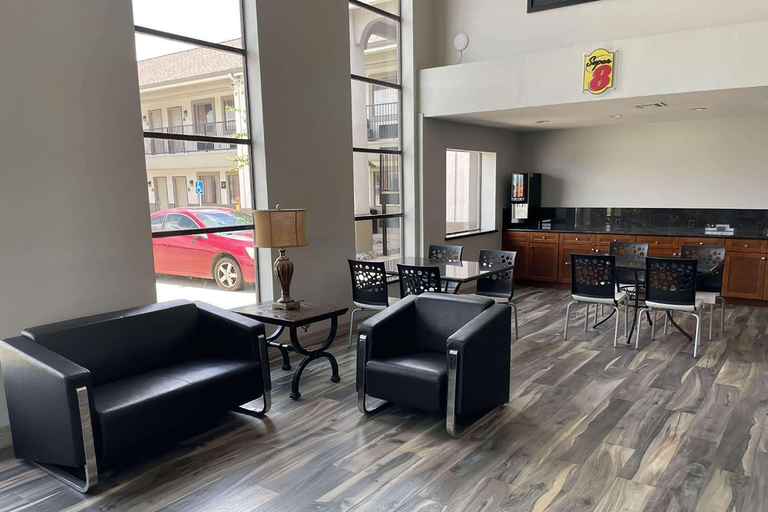 Public Area 3, Super 8 by Wyndham Houston/Dtwn/I-610, Houston