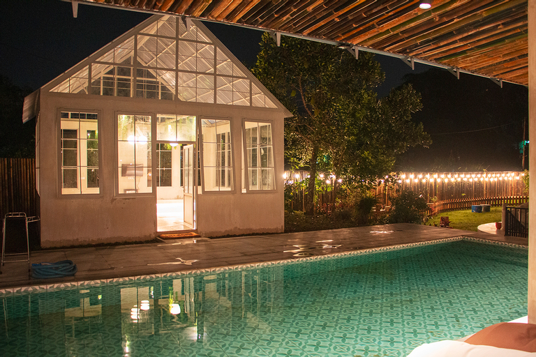Exterior & Views 2, Villa Rone - Spanish Garden Vibe in PUNCAK, Bogor