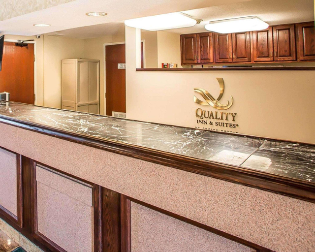 Public Area 2, Quality Inn & Suites Middletown - Franklin, Warren