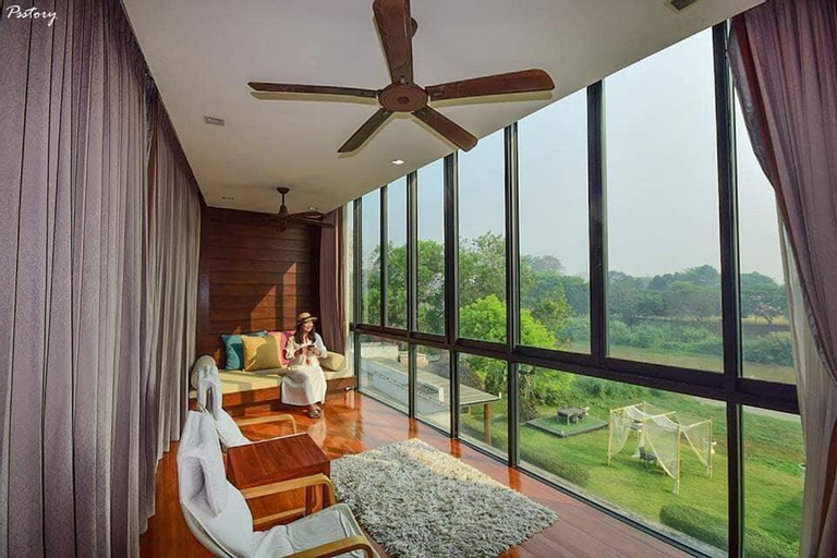 Exterior & Views 12
