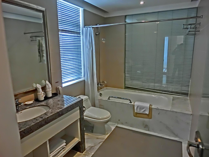Bathroom 4, Shanghai Fortune Hongqiao Airport Hotel, Shanghai