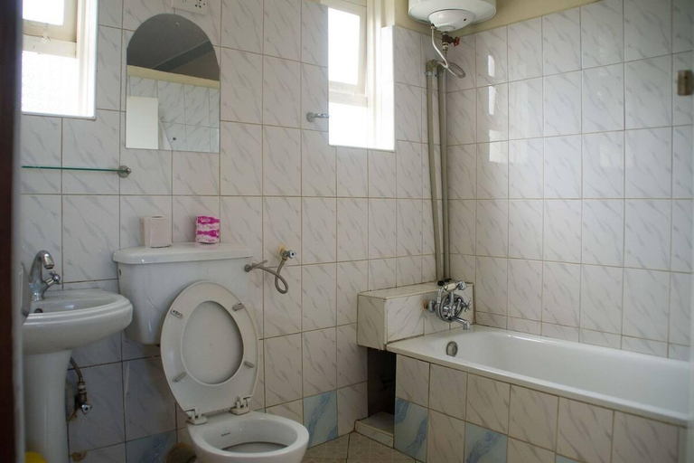 Bathroom, Pretoria Hotel Mbale, Mbale