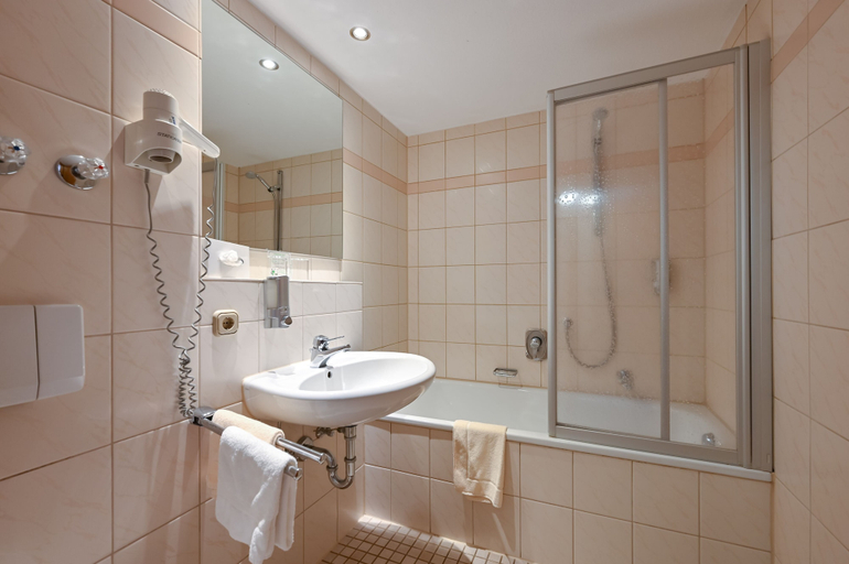 Bathroom 5, Hotel Weinbauer, Ostallgäu