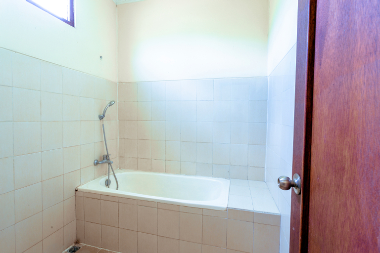 Bathroom 12