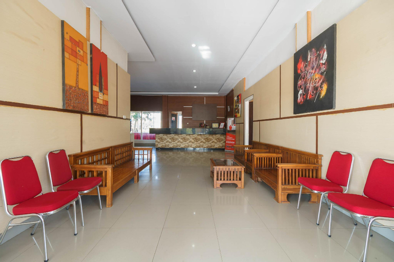 Public Area 2, RedDoorz Syariah @ Hotel Putri Gading Bengkulu, Bengkulu