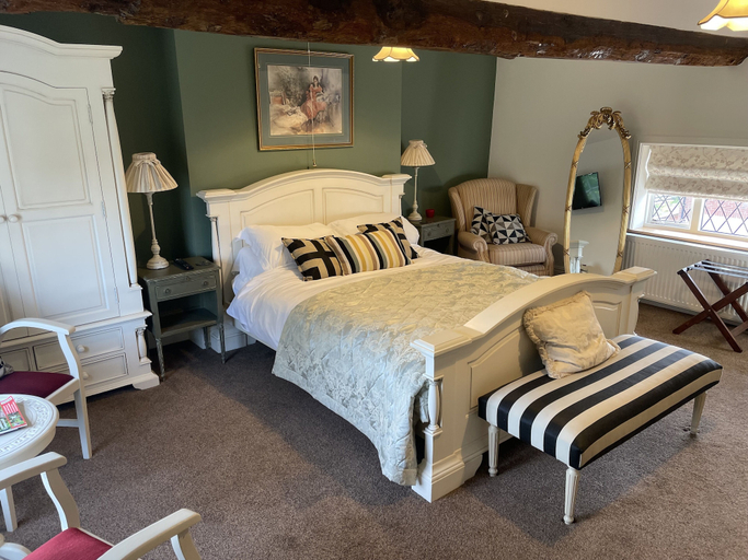 Bedroom 2, Eagle House - Award Winning B&B and Apartment, Staffordshire