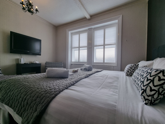 Bedroom 13
