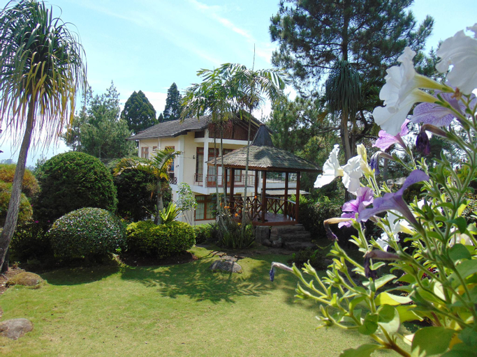 De Marlin's Garden Villa @ Villa Istana Bunga, Bandung