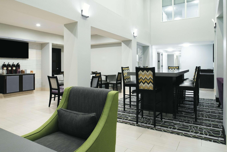 Public Area 3, La Quinta Inn & Suites by Wyndham Fairfield - Napa Valley, Solano