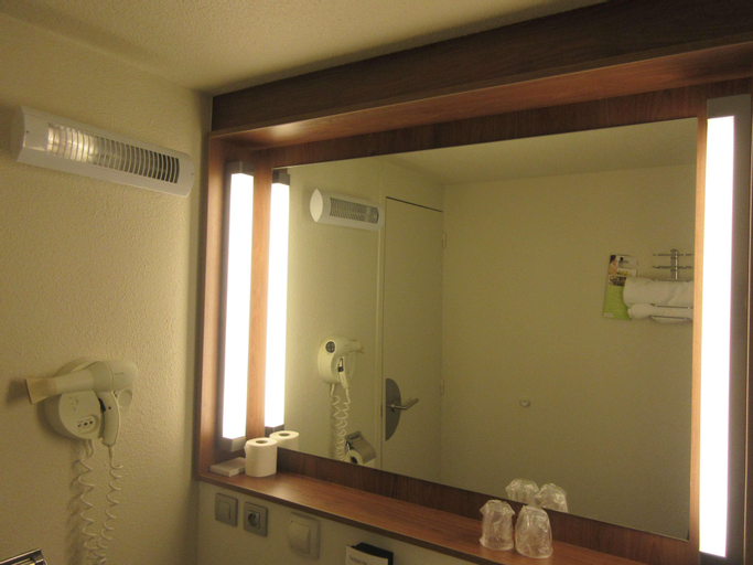 Bathroom 28