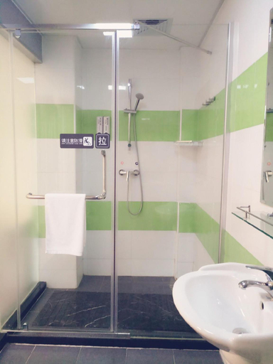 Bathroom 4, 7 Days Inn Guangzhou Panyu Square Shilian Road, Guangzhou
