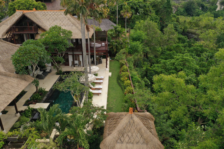 Exterior & Views 3