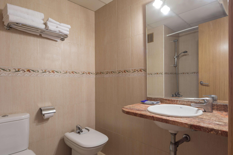 Bathroom 4, htop Palm Beach & SPA, Girona