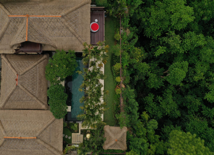 Exterior & Views 8
