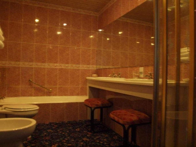 Bathroom 4, Argyll Arms Hotel, Argyll and Bute