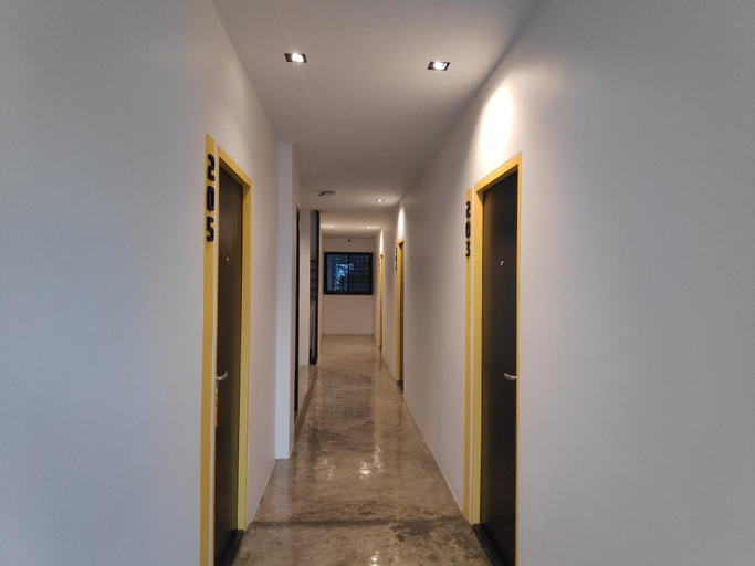 Public Area 2, Ratch 66, Huai Kwang