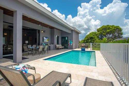 Brand New Home on Mendel Walk to beach, Collier