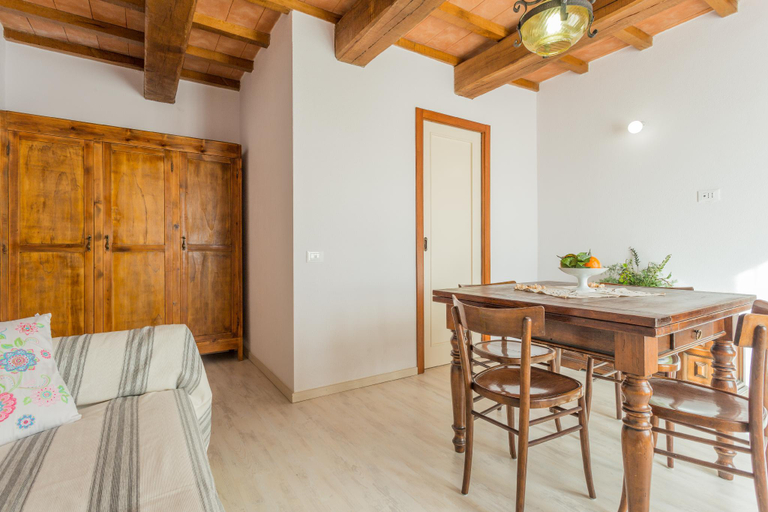 Others 3, Apt With Breezy Terrace Feel the Cucco's Wind, Perugia