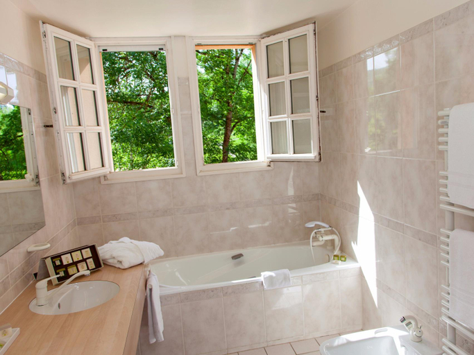 Bathroom, Golf Hotel Resort Du Val De Sorne, Jura